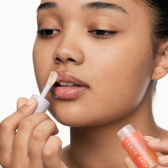 Óleo Labial Fenty Treatz Hydrating + Strengthening Lip Oil